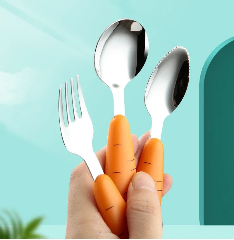 Conjunto de Talher de Cenourinha ForBaby | Garfo, Colheres e Estojo | 4 Peças